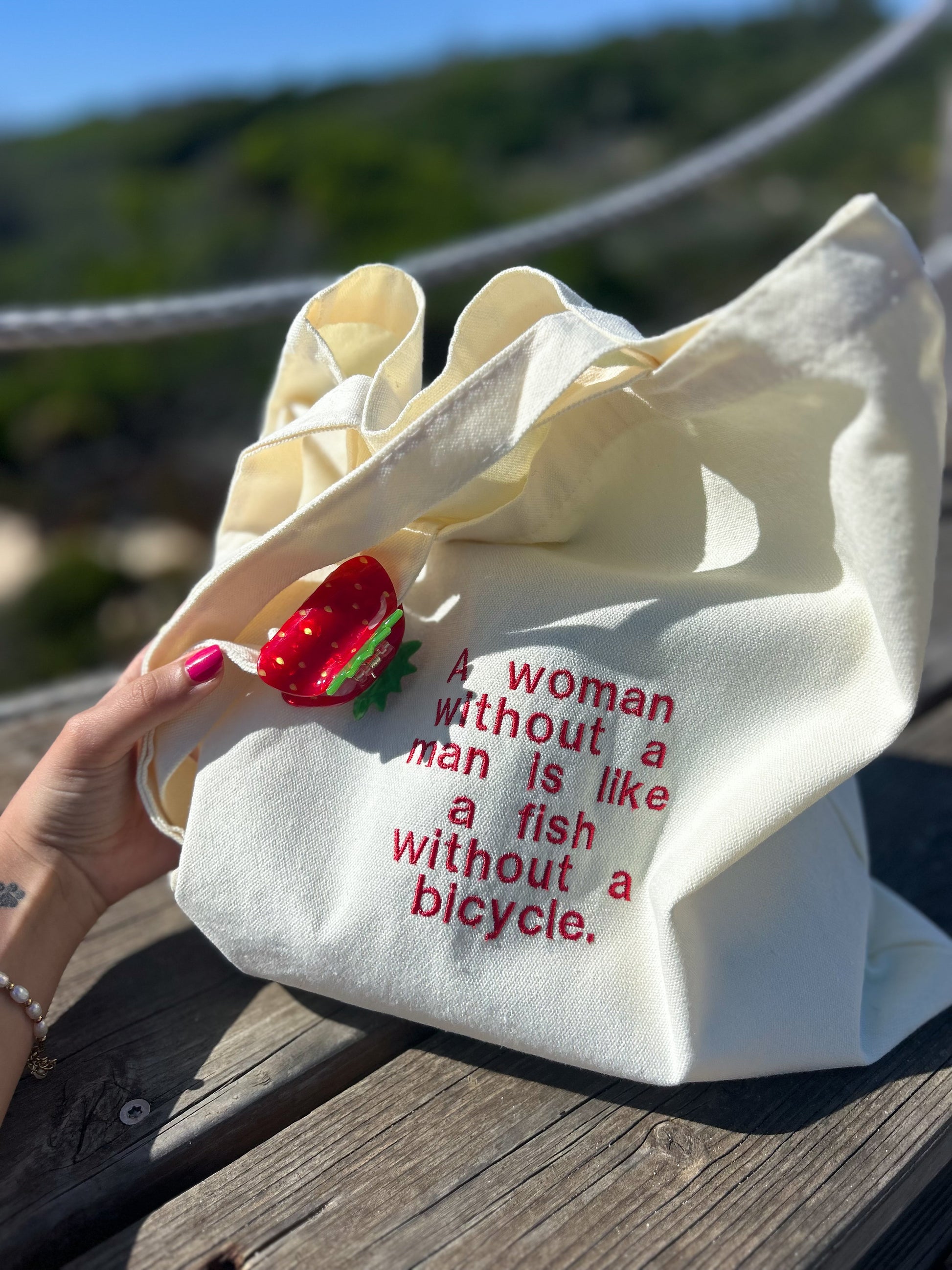 TOTE INDEPENDENT WOMAN