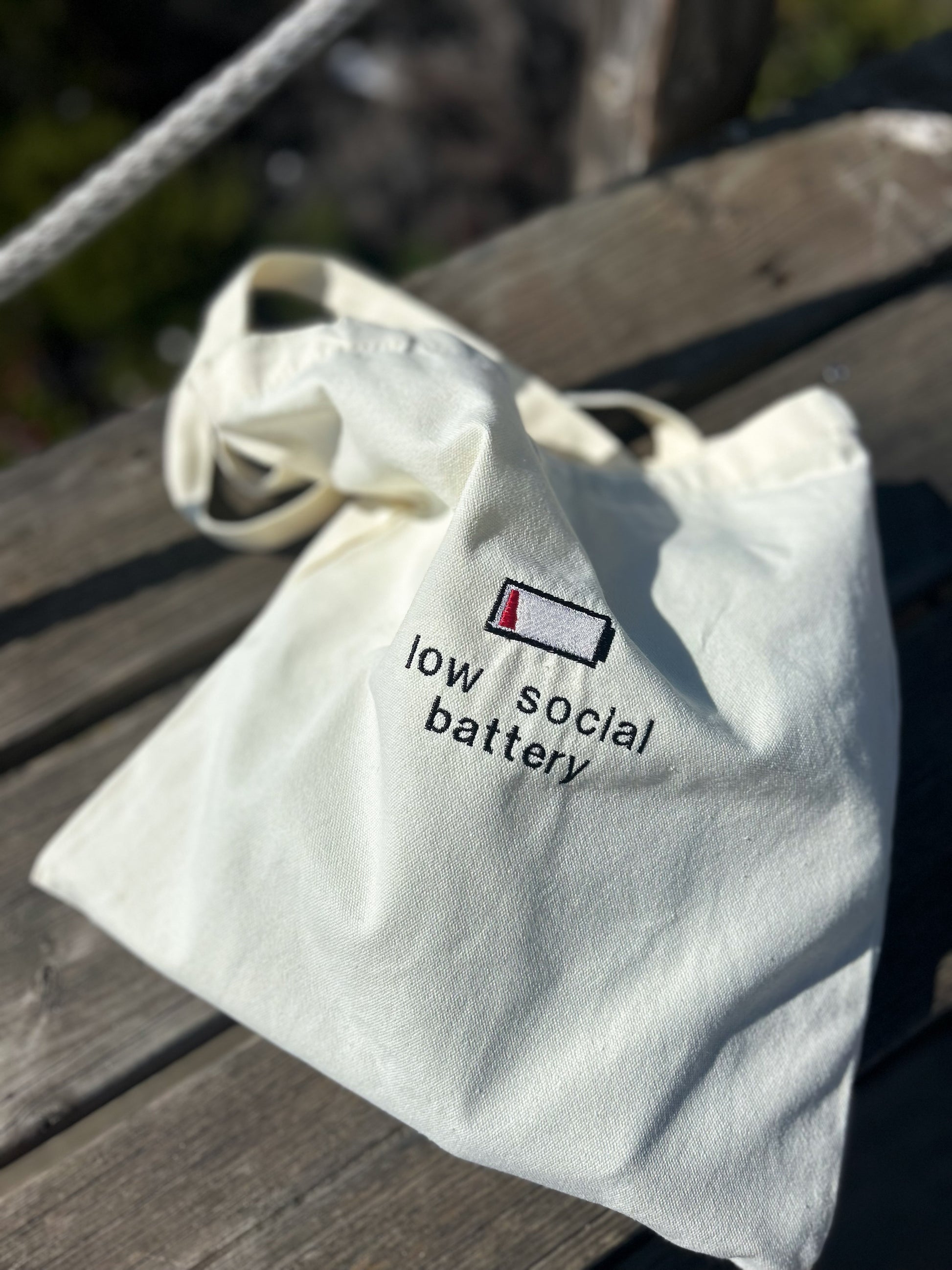 TOTE LOW SOCIAL BATTERY