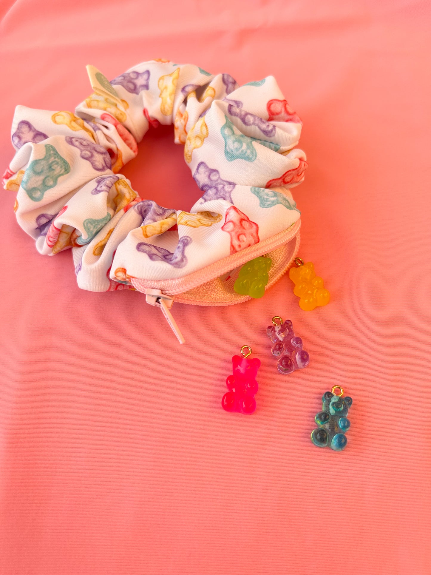 ZIPPER GUMMY BEAR