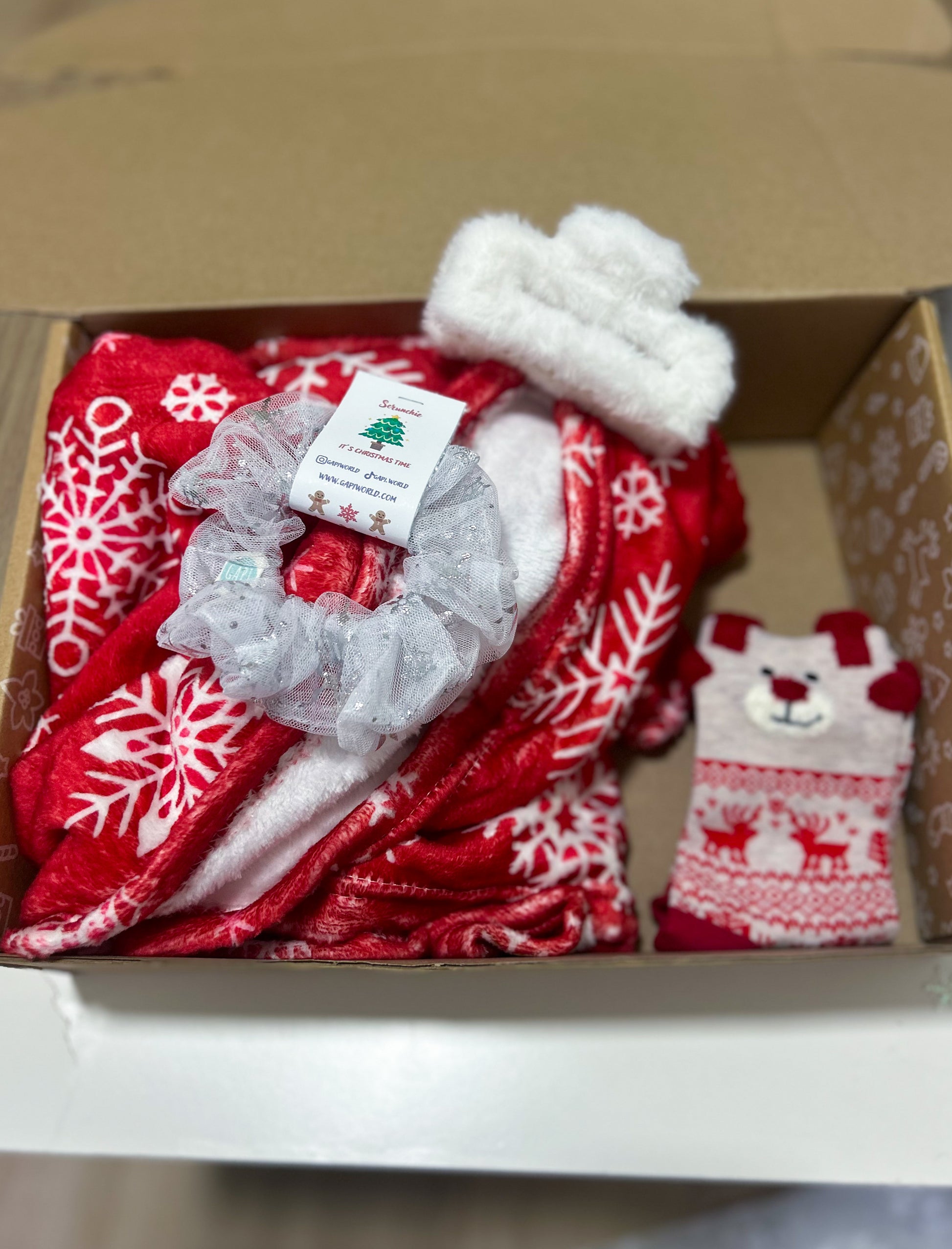 COZY XMAS GIFT BOX