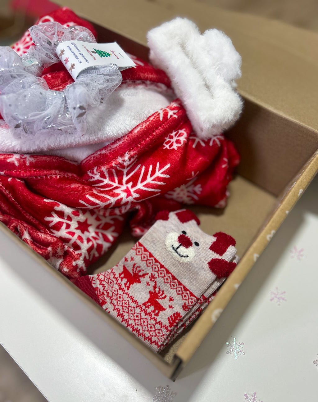 COZY XMAS GIFT BOX
