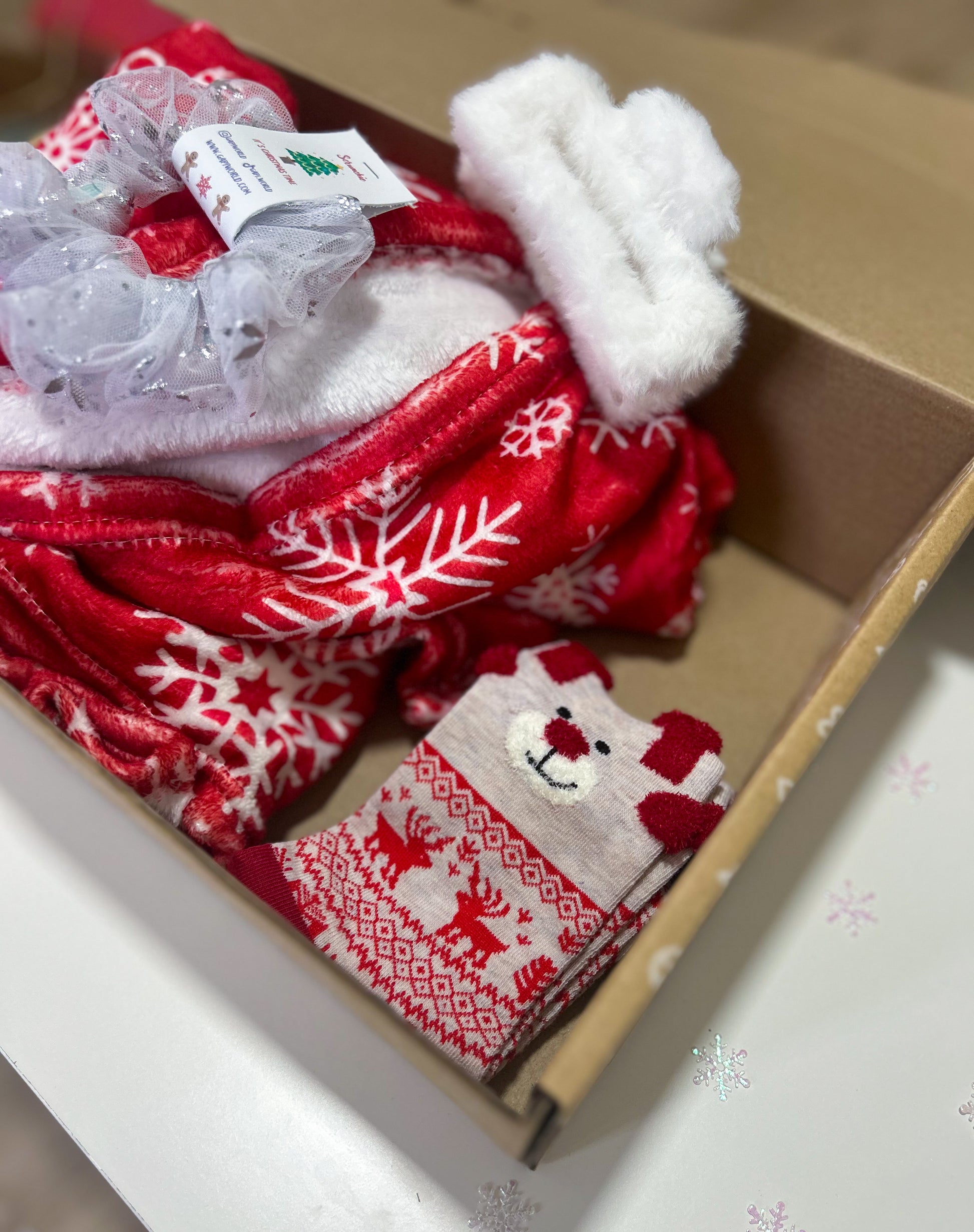COZY XMAS GIFT BOX